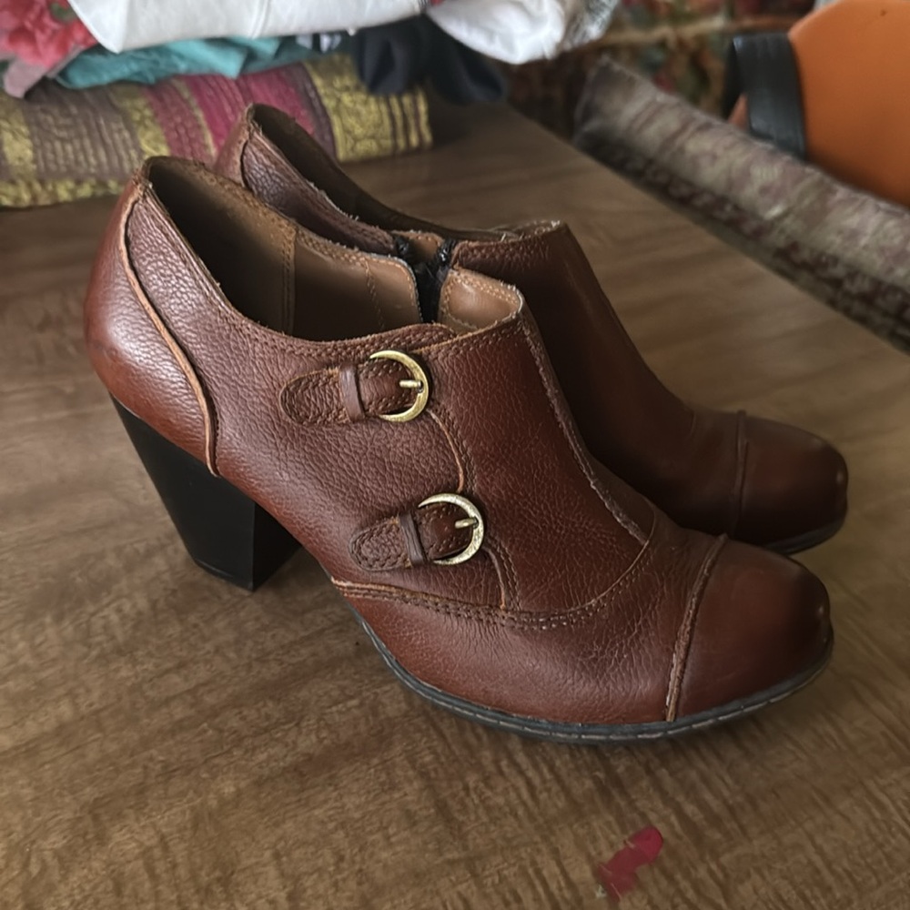 B.O.C. Born Brown Leather bootie shootie ankle boots double buckle side zip 8 39